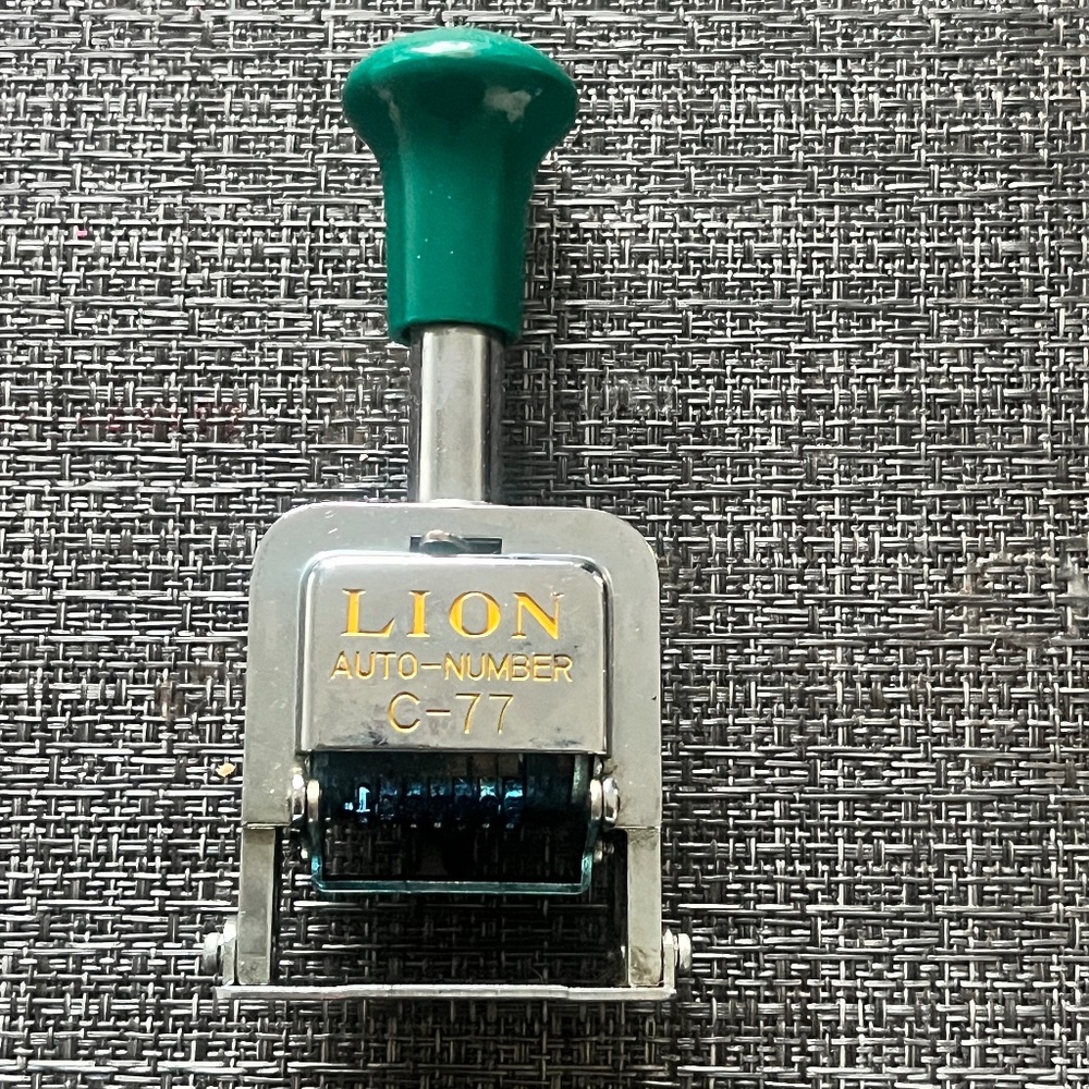 LION  Pro C-77  Automatic Number Stamp , Vintage Metal, Green Top, 7 wheels